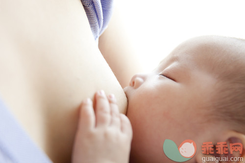 乳房大影响给宝宝喂奶吗