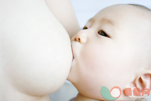 母乳喂养时为什么会乳房疼痛