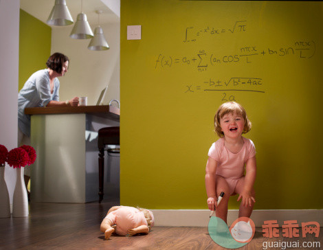 人,婴儿服装,文字,12到17个月,数字_143921608_child genius_创意图片_Getty Images China