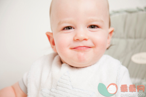 人,2到5个月,室内,快乐,白人_160668945_Smiling Caucasian baby_创意图片_Getty Images China