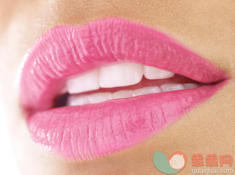 人,唇膏,35岁到39岁,人的嘴,嘴唇_163443913_pink lips_创意图片_Getty Images China