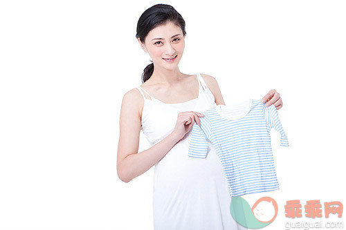干净,怀孕,怀孕的,衣服,婴儿用品_2c6c0c56c_孕妇展示童装_创意图片_Getty Images China