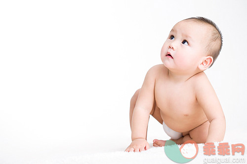 可爱的,爬,地毯,面部表情,健康的_a3c005fcb_可爱的男婴_创意图片_Getty Images China