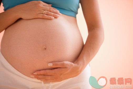 摄影,手,躯干,腹部,触摸_57012587_Pregnant woman's belly_创意图片_Getty Images China