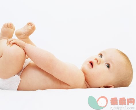 摄影,白色,白色背景,人,躺_200140634-001_Baby girl (9-12 months) against white background, lying on back_创意图片_Getty Images China