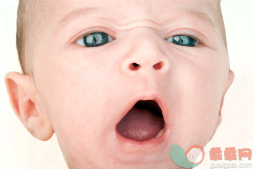 影棚拍摄,室内,打哈欠,白色,疲劳的_88527765_baby boy yawning_创意图片_Getty Images China