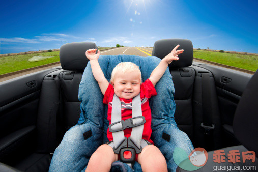 宝宝不愿意坐汽车安全座椅怎么办