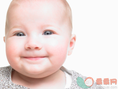 人,影棚拍摄,室内,微笑,白色_89772468_Portrait of baby girl, smiling_创意图片_Getty Images China