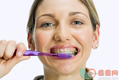 主题,健康保健,概念,口腔卫生,构图_73213770_Woman brushing teeth_创意图片_Getty Images China
