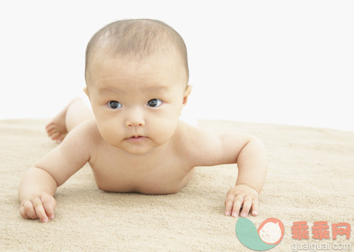 摄影,黑发,爬,迷人,_gic11049015_Crawling baby_创意图片_Getty Images China