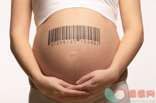 技术,人生大事,摄影,Y51111,躯干_dv1943011_Mid section of a Pregnant Woman With a Barcode on Her Stomach_创意图片_Getty Images China