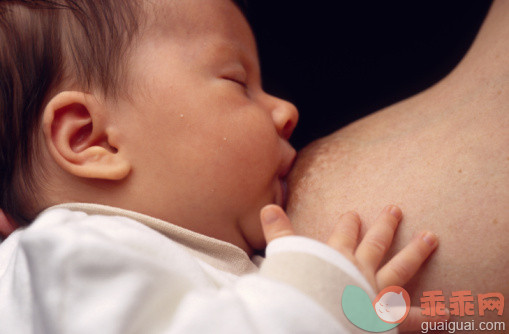 人,影棚拍摄,棕色头发,乳房,白人_103331352_Baby_创意图片_Getty Images China