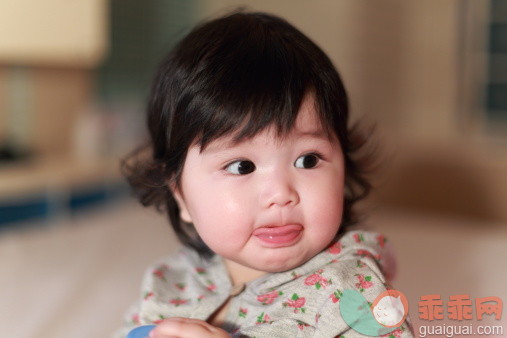 人,婴儿服装,室内,人的嘴,褐色眼睛_163221885_Seriously Thinking_创意图片_Getty Images China