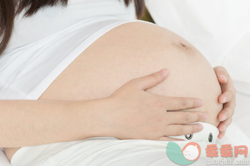 怀孕,快乐,怀孕的,肚子,人生大事_2ef6eb626_怀孕的年轻妇女_创意图片_Getty Images China