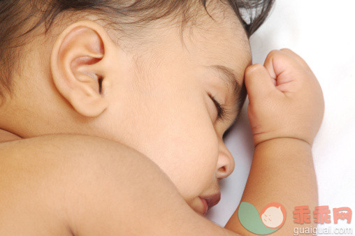 人,床,室内,卧室,睡觉_144444673_Close up of baby sleeping_创意图片_Getty Images China