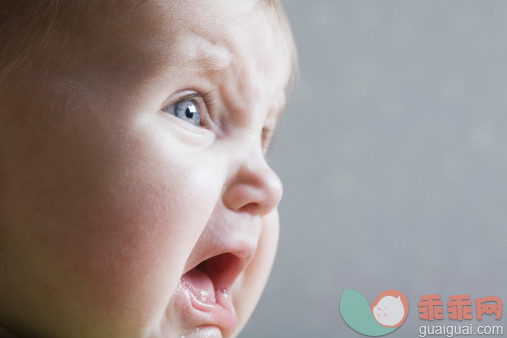 人,影棚拍摄,人的脸部,短发,金色头发_103584673_Baby girl crying,  close-up_创意图片_Getty Images China