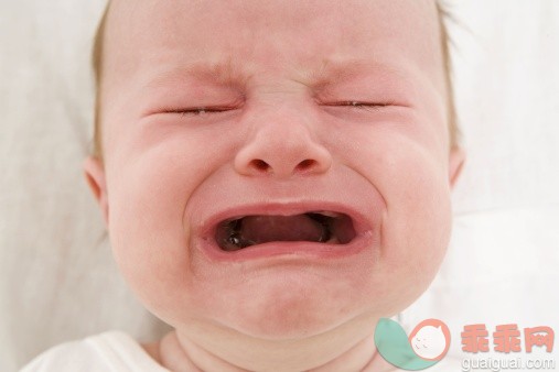 人,沟通,生活方式,室内,人的脸部_129819698_Baby Girl Crying Becuase of Teething_创意图片_Getty Images China