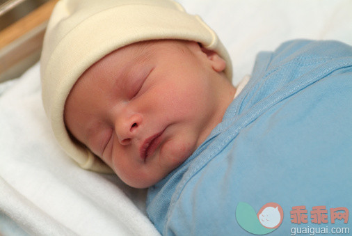 人,帽子,生活方式,健康保健,室内_157311450_Sleeping Newborn Baby Boy_创意图片_Getty Images China