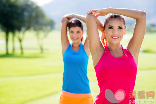 人,生活方式,运动,户外,快乐_492526833_Women exercising at the park_创意图片_Getty Images China