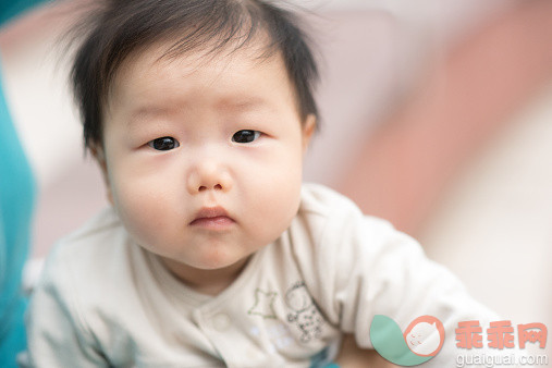 人,户外,人的头部,可爱的,0到11个月_533043845_Close-up of a baby boy_创意图片_Getty Images China