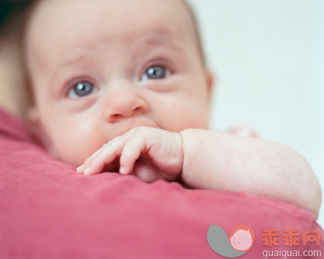 人,2到5个月,室内,运送,家庭_501847715_Newborn Baby, Munich, Bavaria, Germany, Europe_创意图片_Getty Images China