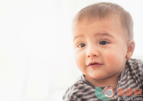 人,室内,人的脸部,棕色头发,白人_557475661_Close up of mixed race baby boy_创意图片_Getty Images China