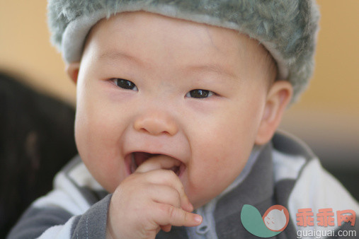 进行中,人,2到5个月,影棚拍摄,室内_155143479_Baby Boy_创意图片_Getty Images China
