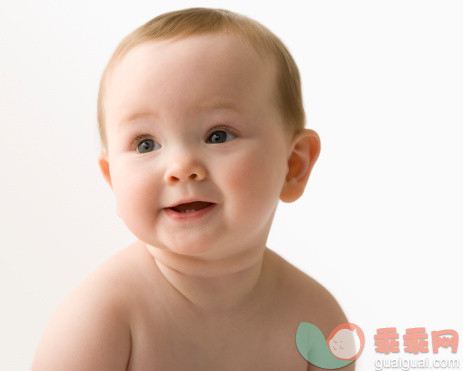 人,影棚拍摄,快乐,白人,微笑_138710408_Curious Caucasian baby girl_创意图片_Getty Images China