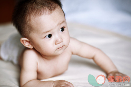 人,2到5个月,影棚拍摄,室内,人的脸部_471437845_Cute Asian Baby_创意图片_Getty Images China