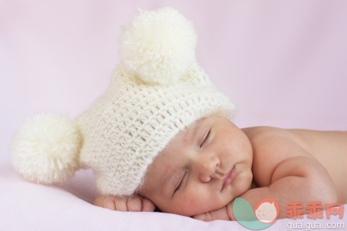 人,室内,休息,睡觉,可爱的_147750889_Sleeping baby girl_创意图片_Getty Images China