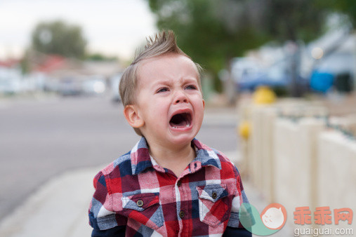 人,休闲装,户外,发狂的,白人_108006424_Crying child_创意图片_Getty Images China