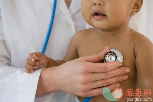 概念,主题,健康保健,视角,构图_73772639_Hispanic baby being examined by doctor_创意图片_Getty Images China