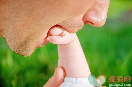 摄影,手,户外,可爱的,人_imsis578-023_Dad with baby_创意图片_Getty Images China