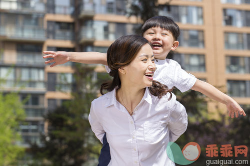 亚洲人,快乐,母亲,儿子,度假_c1144b907_母子户外游玩_创意图片_Getty Images China
