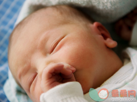 人,生活方式,室内,休息,睡觉_88190216_Close up of sleeping newborn baby_创意图片_Getty Images China