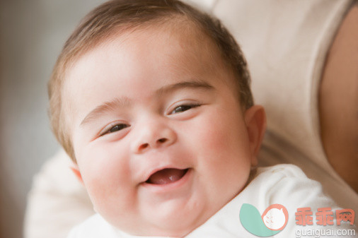 人,12到17个月,室内,35岁到39岁,人的嘴_93909262_Hispanic baby boy smiling_创意图片_Getty Images China