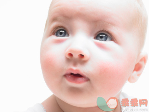 人,影棚拍摄,室内,白色,观看_89772469_Portrait of baby girl_创意图片_Getty Images China