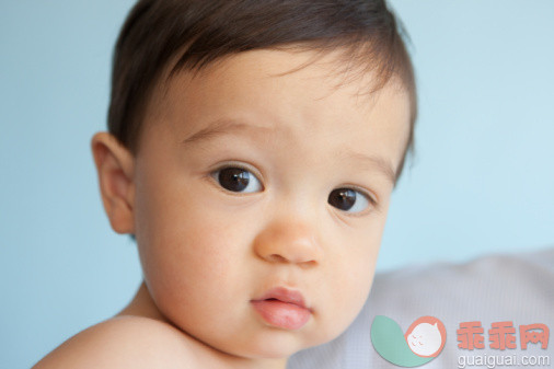 人,半装,影棚拍摄,胸部,躯干_90603377_Mixed race toddler_创意图片_Getty Images China