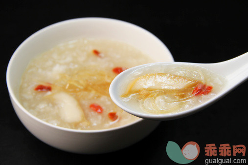 饮食,海产,影棚拍摄,汤匙,汤_498161169_Shark's fin soup_创意图片_Getty Images China