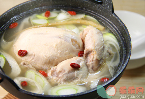 饮食,锅,影棚拍摄,汤,高丽文化_498161225_Samgyetang_创意图片_Getty Images China