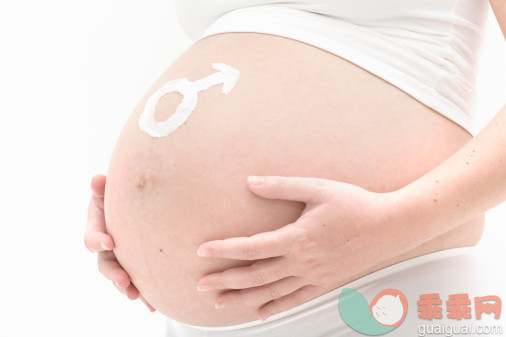 人,衣服,半装,影棚拍摄,室内_82568575_pregnant woman stomach with painted male symbol_创意图片_Getty Images China