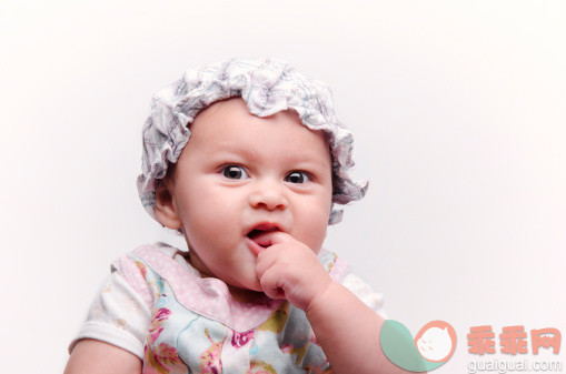 人,休闲装,帽子,2到5个月,室内_160065081_Baby Girl_创意图片_Getty Images China