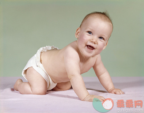 人,尿布,影棚拍摄,室内,蓝色眼睛_563940903_1960s SMILING BABY WEARING..._创意图片_Getty Images China