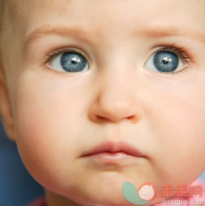 人,影棚拍摄,室内,认真的,白人_77871142_Portrait of a baby_创意图片_Getty Images China