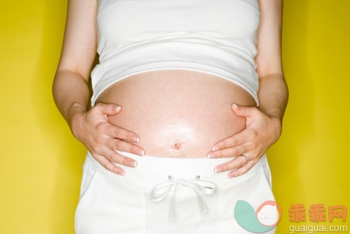 概念,主题,人生大事,构图,图像_73504531_Pregnant woman touching her stomach_创意图片_Getty Images China