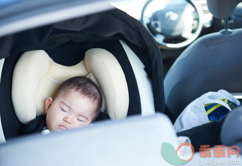 人,户外,人的头部,睡觉,儿童安全座椅_490811907_baby sleeping in child car seat_创意图片_Getty Images China