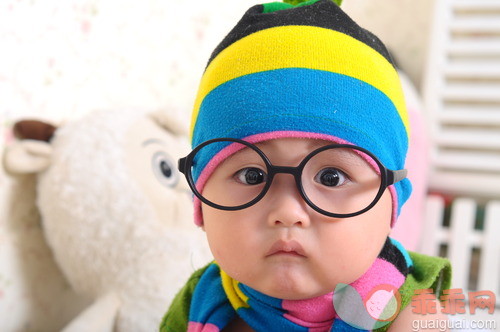眼镜,帽子,可爱的,亚洲人,人的眼睛_4e5eed1c0_戴眼镜的小孩_创意图片_Getty Images China