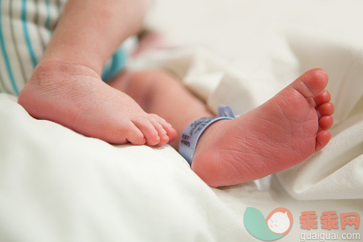 足,摄影,_567305603_Baby feet_创意图片_Getty Images China