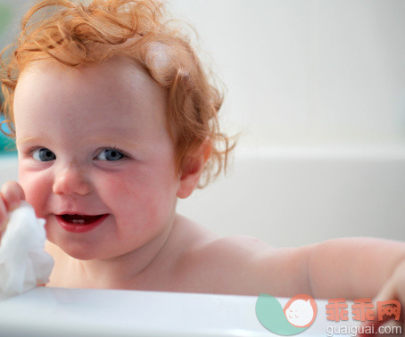 人,浴盆,12到17个月,室内,住宅房间_152091796_Bath time_创意图片_Getty Images China