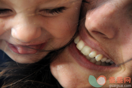 人,人的脸部,人的鼻子,快乐,深情的_89968846_Affectionate Love and Smiles of a Mother and Baby_创意图片_Getty Images China